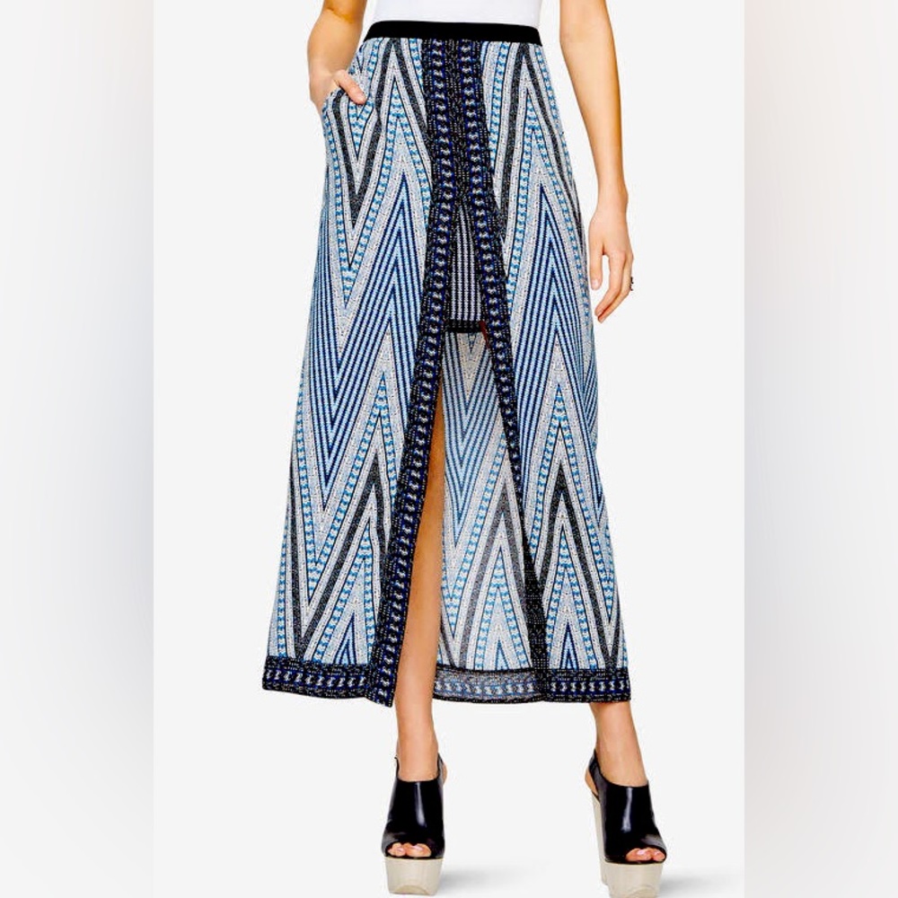 NWNT BCBGMaxAzria Jane Blue Chevron Print Two-Level tribal print Resort‎ skirt s